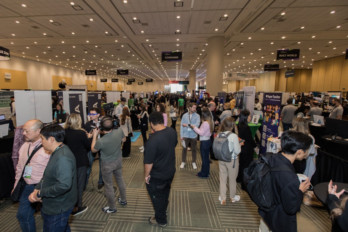 Mesas de exposição adicionadas: Uma última chance para apresentar sua startup no TechCrunch Disrupt 2026