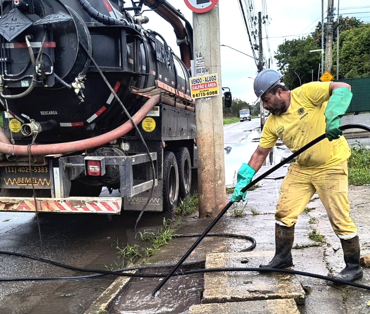 Prefeitura de Guarulhos realiza a limpeza de bocas de lobo em ação preventiva