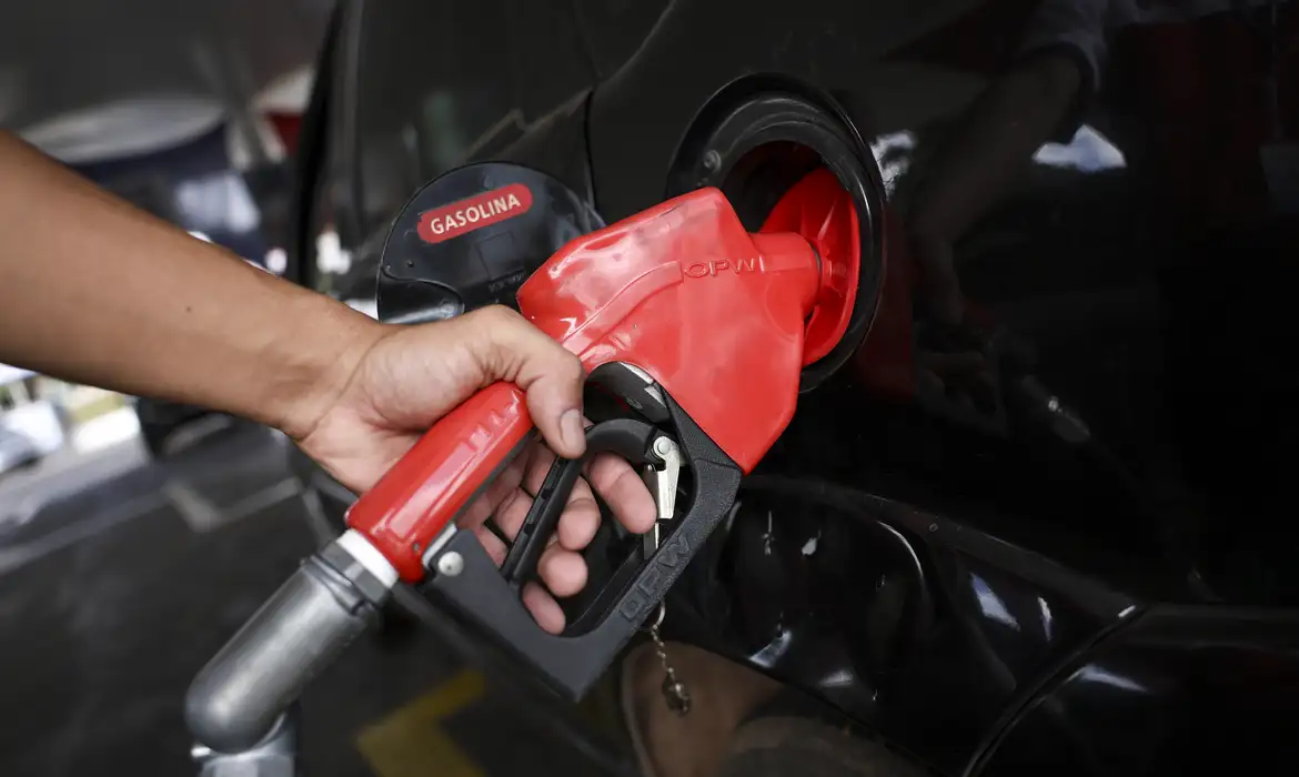 Nova lei aumenta penas para furto e roubo de combustíveis