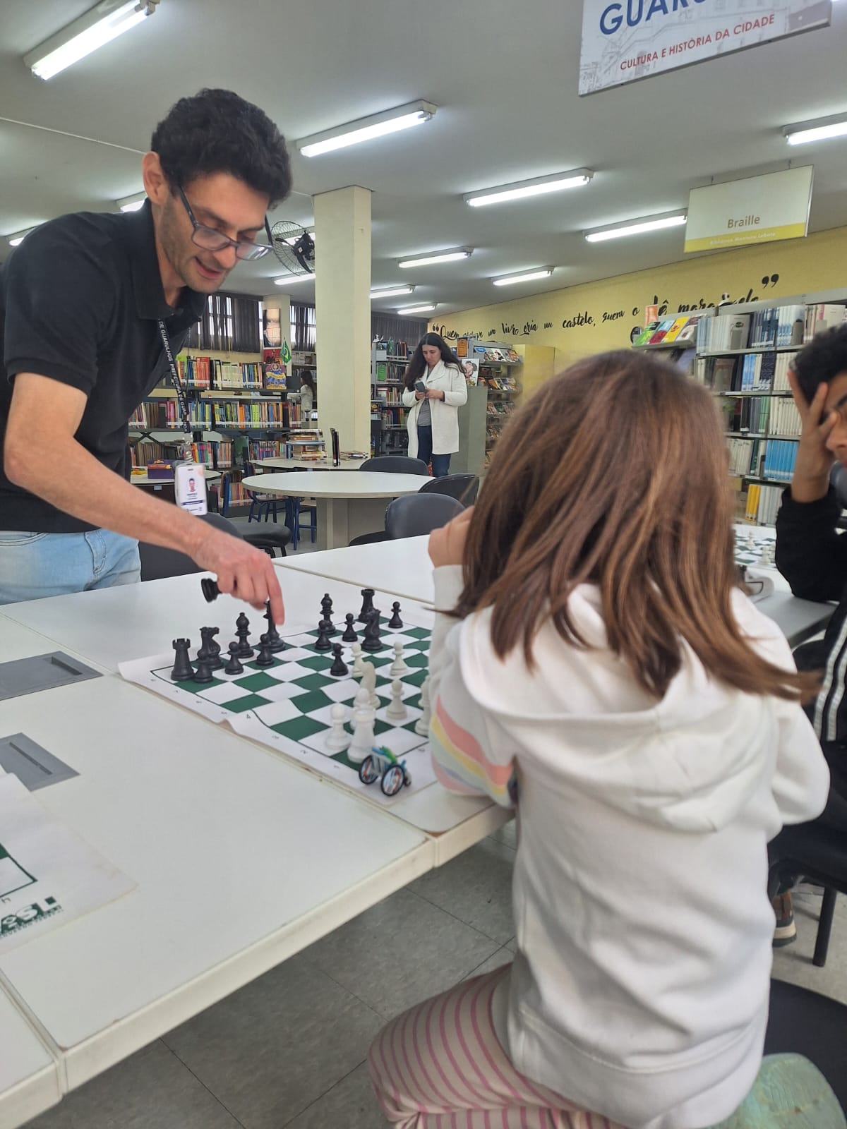 Biblioteca Monteiro Lobato realiza oficina gratuita de xadrez com cinco encontros ao longo de outubro