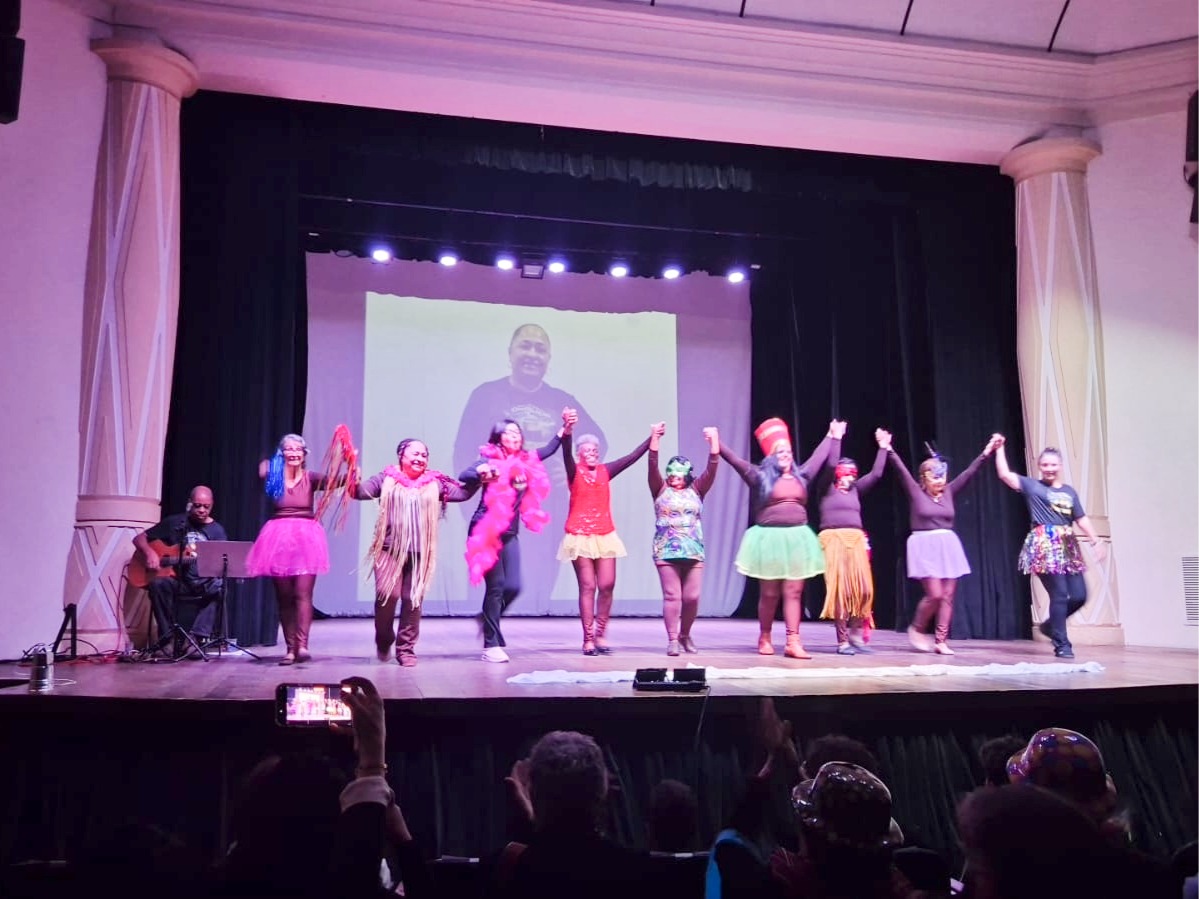 Espetáculo “Envelhe-É Ser” leva histórias reais de mulheres maduras ao Teatro Padre Bento na próxima terça-feira