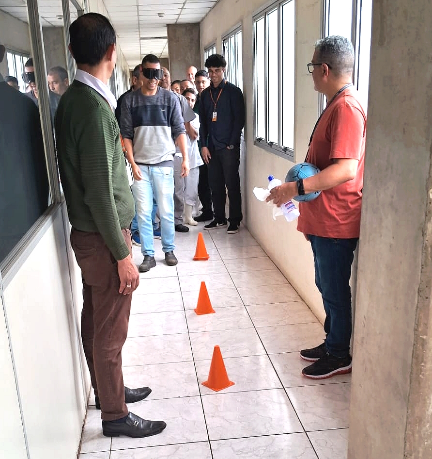 Prefeitura promove palestra sobre segurança viária em supermercado