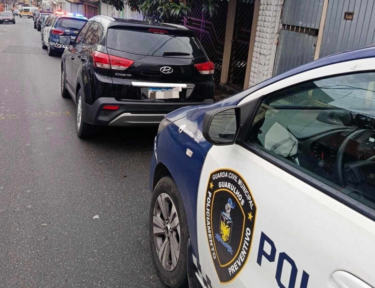 GCM de Guarulhos prende homem em veículo ligado a roubo em Minas Gerais com apoio da CSI