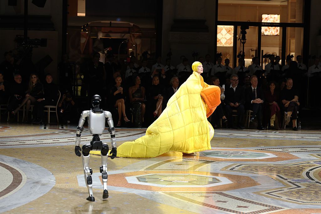 A Vogue colocou robôs na passarela no Vogue World, e as pessoas não ficaram impressionadas