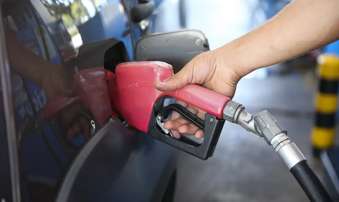 Subsídio de R$ 2,12 ao diesel deve ser mantido por 30 dias