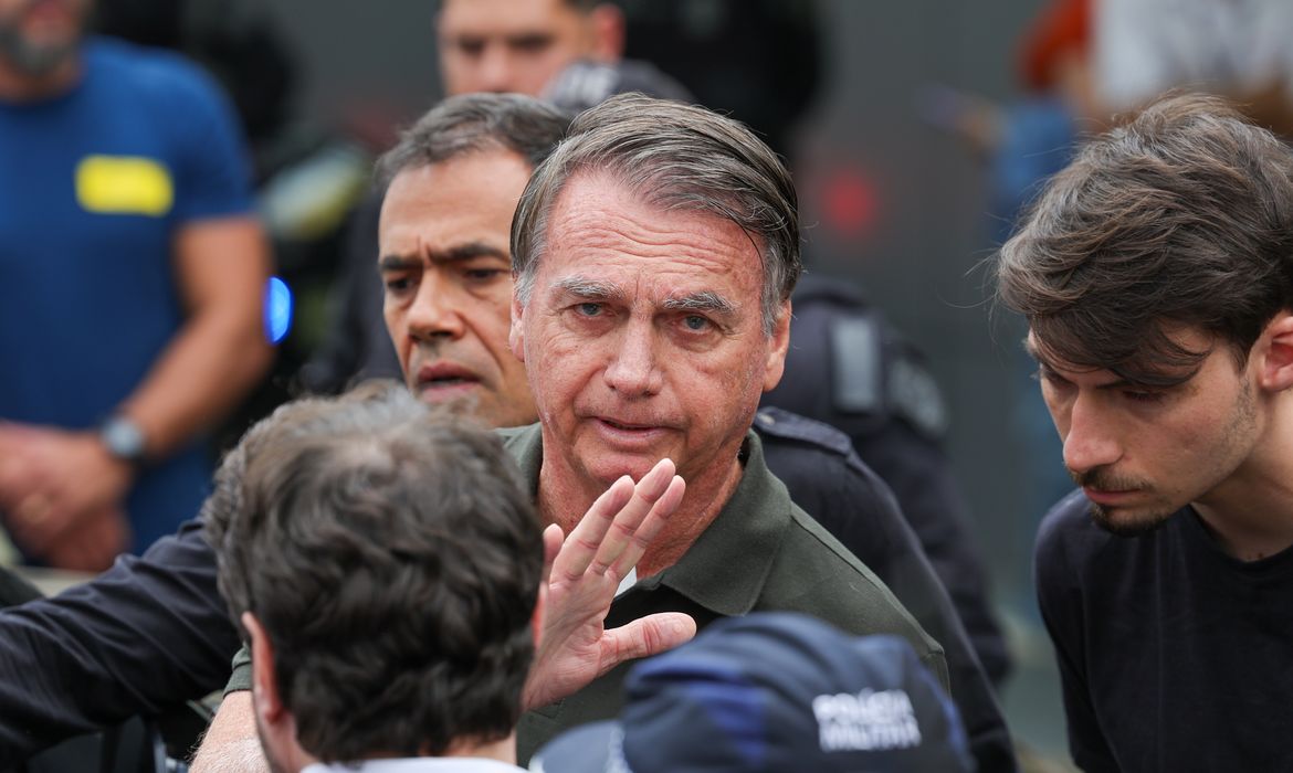 Trama golpista: defesa de Bolsonaro desiste de suspensão da pena