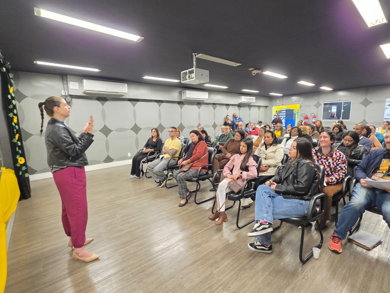 CEU Vila São Rafael recebe ação de plantio consciente e palestra sobre valorização da vida