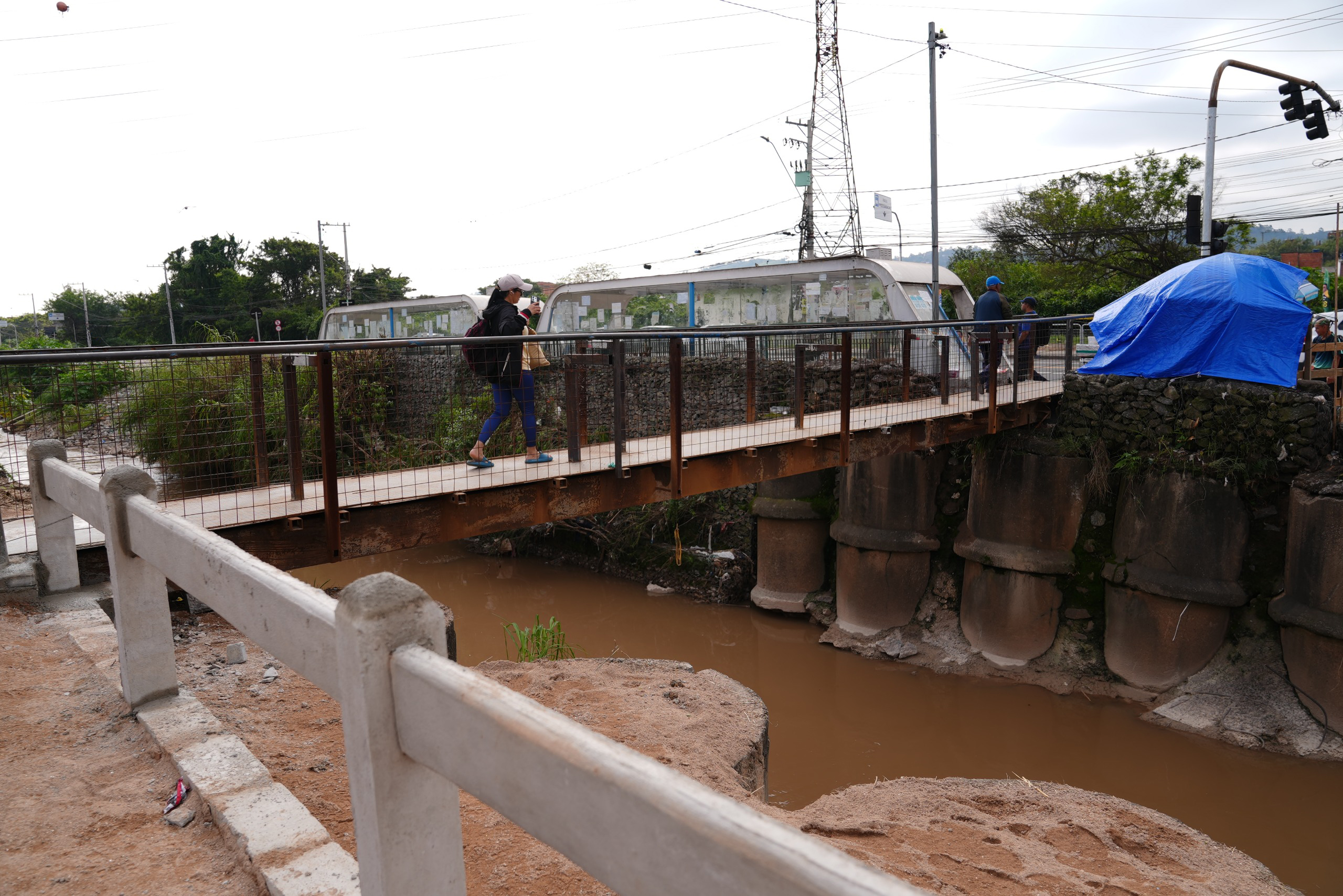 Passarela que dá acesso ao aeroporto é liberada pela Prefeitura de Guarulhos