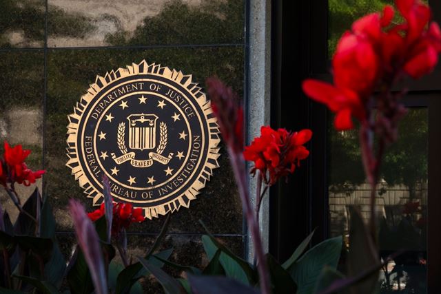 FBI relata ‘incidente de segurança cibernética’ após hackers roubarem dados pessoais de agentes
