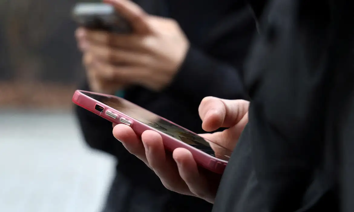 Sociedade civil rebate Anatel sobre internet grátis na eleição