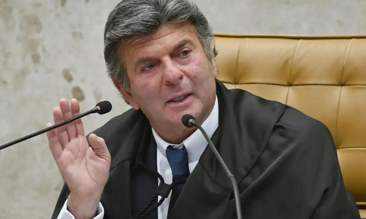 Fux suspende decisão de Dino e restabelece posts sobre Nossa Senhora