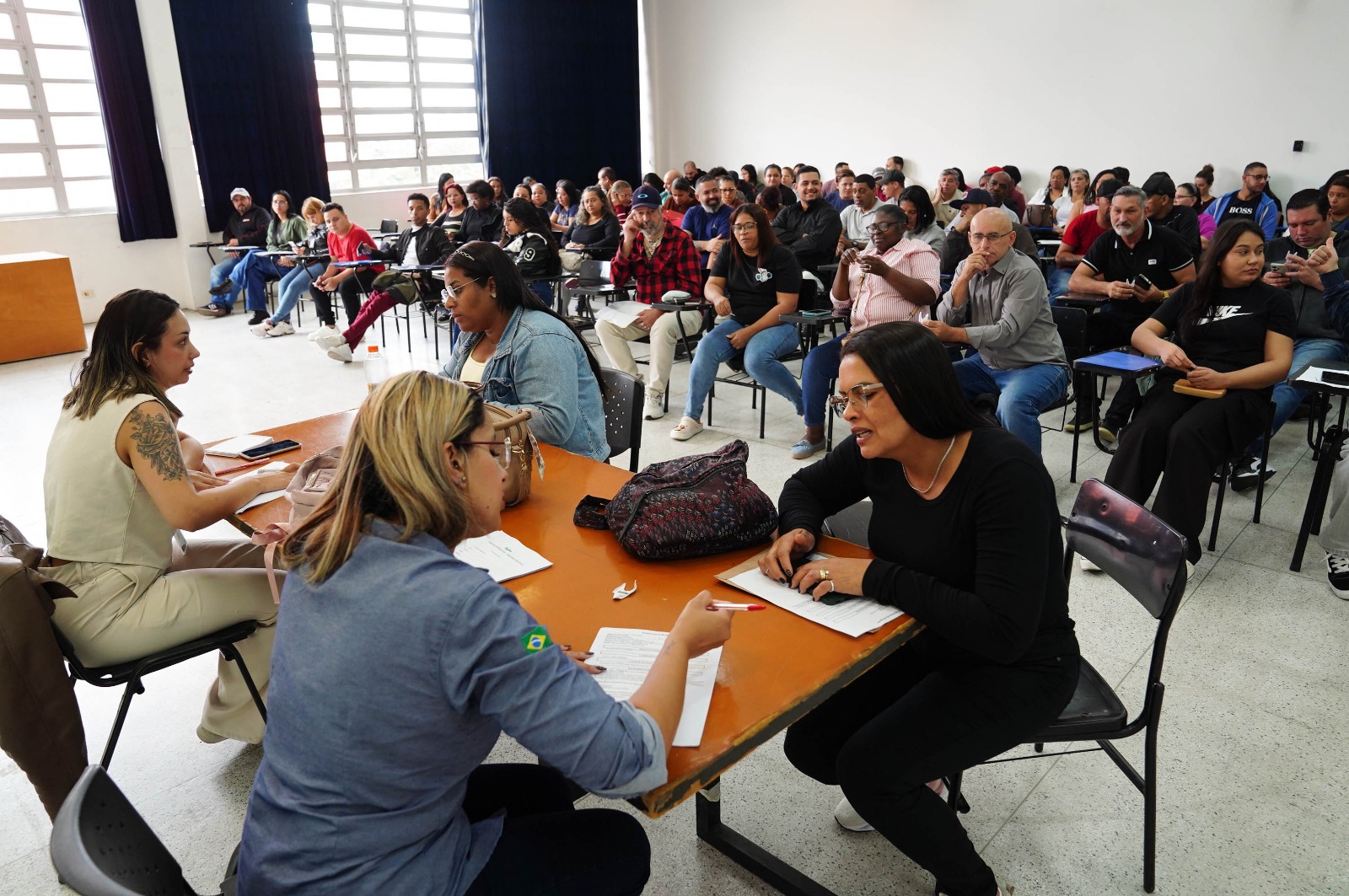 Processo seletivo no Adamastor reúne mais de 200 candidatos para vagas na área de logística
