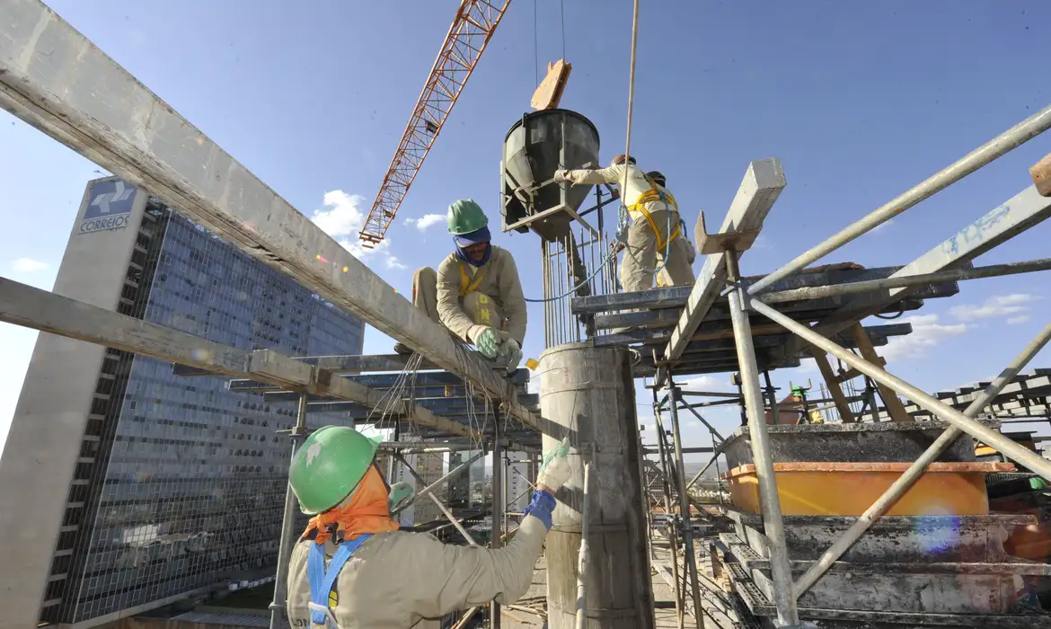 Brasil cria 165,8 mil postos de trabalho em agosto, aponta Caged