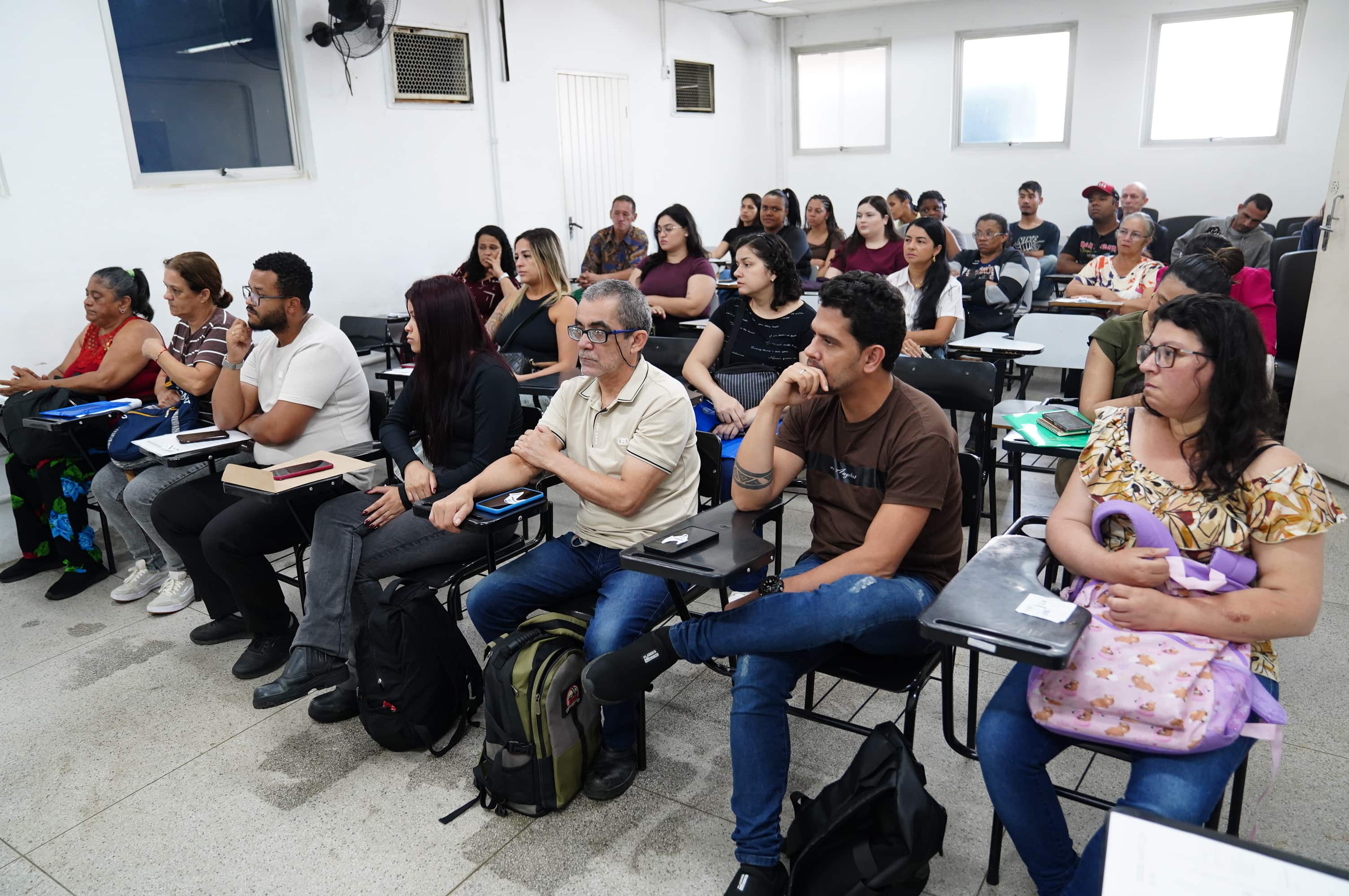 Casa do Emprego Vila Augusta tem grande procura por vagas em rede de salas VIP em aeroportos