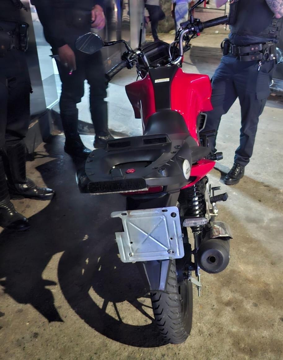 GCM de Guarulhos apreende adolescente que conduzia motocicleta com placa suprimida e recupera motocicleta furtada em ações distintas