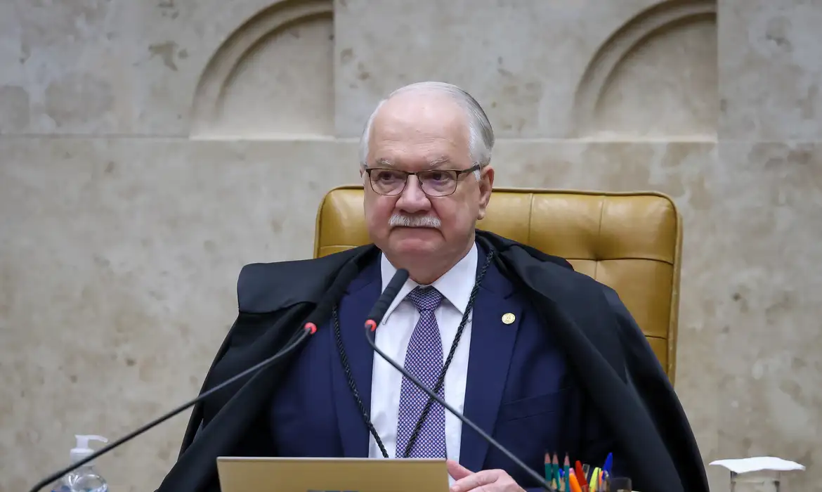 Fachin adia discussão sobre postagens de Nossa Senhora no STF