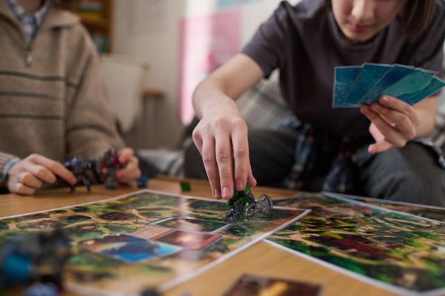 Biblioteca Monteiro Lobato oferece oficina gratuita de jogos de tabuleiro com vagas abertas em outubro