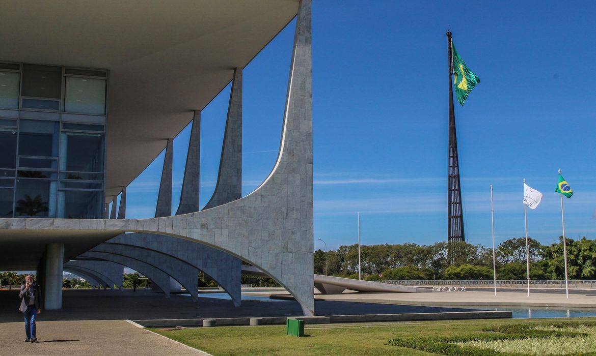 Frente de prefeitos apresenta carta com propostas aos presidenciáveis