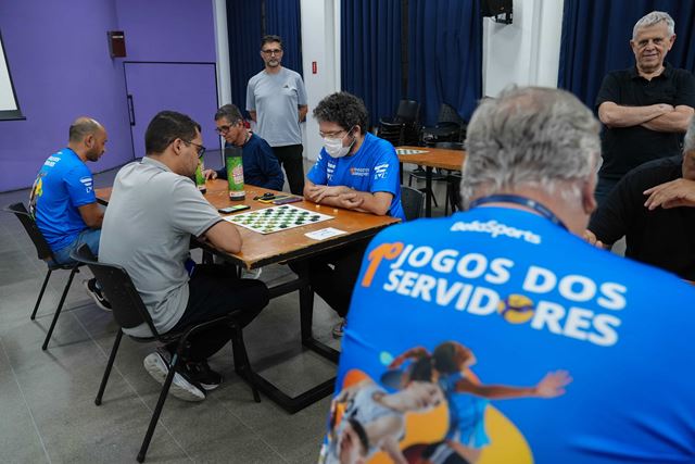 Jogos dos Servidores revelam os reis do tabuleiro de damas e de xadrez