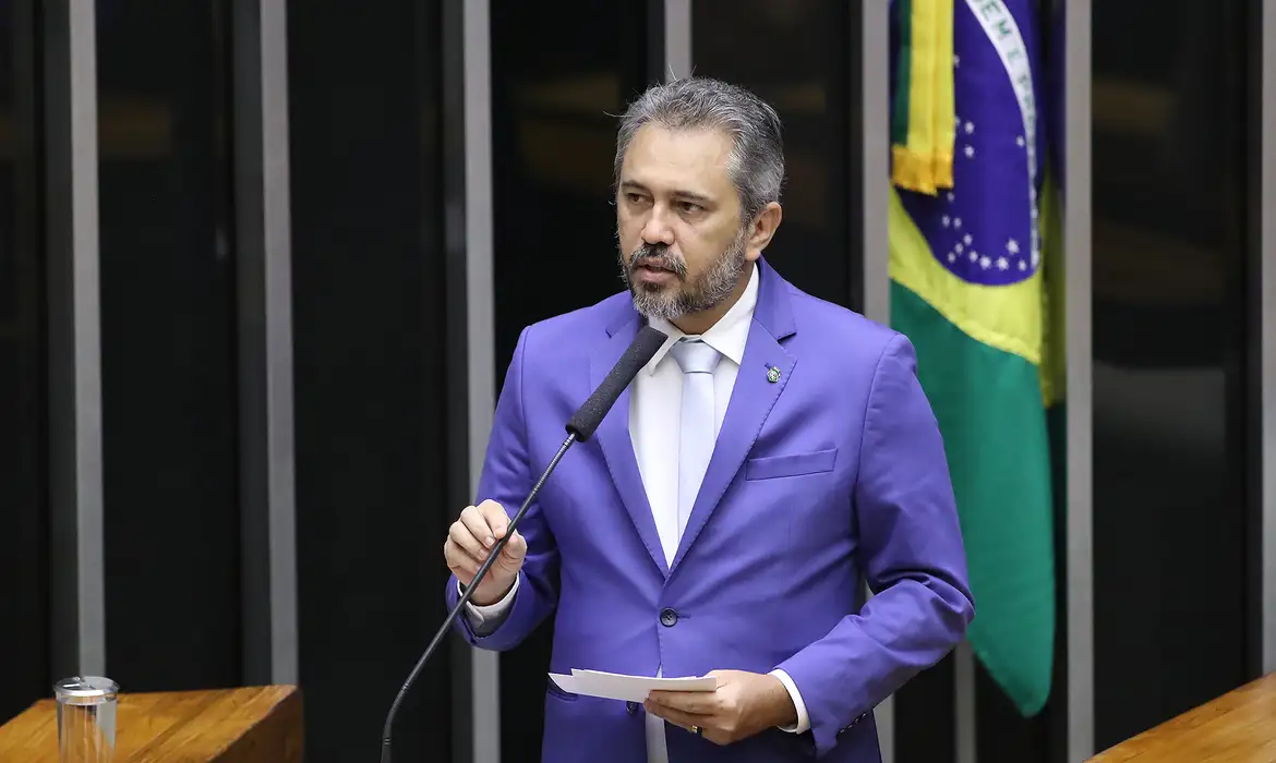 Ceará reelege Elmano governador no primeiro turno