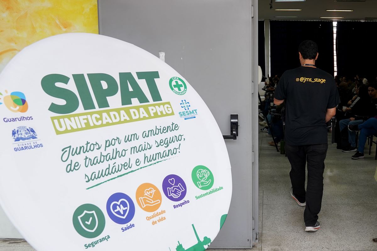 Servidores participam da abertura da 1ª Semana Interna de Prevenção de Acidentes do Trabalho da Prefeitura