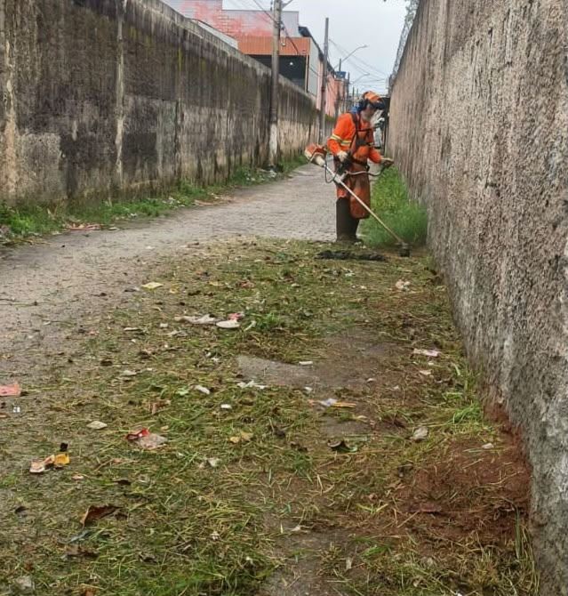 Prefeitura realiza ações de manutenção em diversos bairros nesta segunda-feira