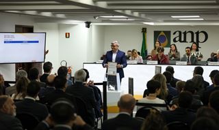 Maior leilão do pré-sal termina com sete dos 13 blocos arrematados