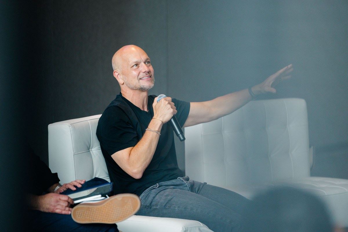 Tony Fadell sobre por que a primeira onda de dispositivos de IA falhou — e o que vem a seguir