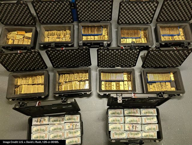 Oficial da CIA admite ter criado programa secreto falso do governo para roubar mais de US$ 190 milhões, incluindo barras de ouro