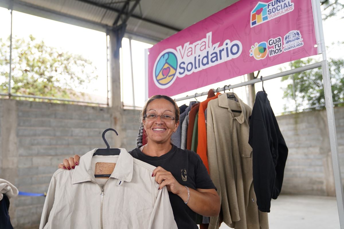 Prefeitura entrega 1,6 mil peças de roupas em ação no Cidade Seródio