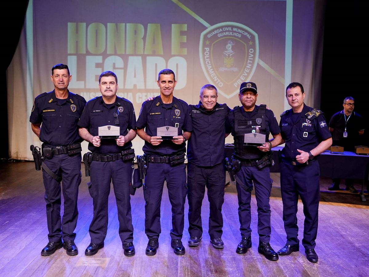 GCM homenageia agentes e celebra legado da Inspetoria Centro em solenidade no Teatro Padre Bento