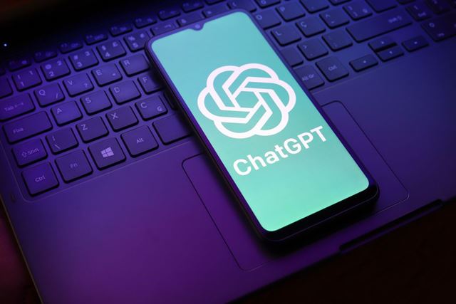 Pais processam OpenAI, alegando que GPT-4o orientou filha a parar com medicação para epilepsia