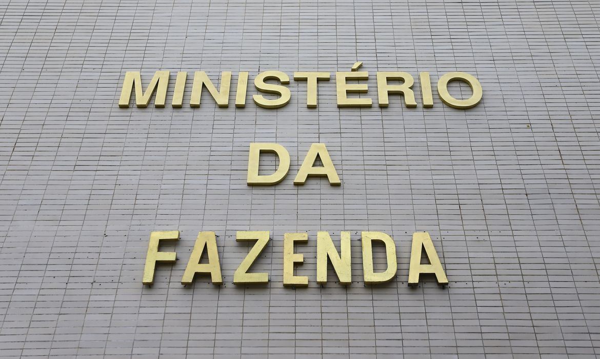 Contas do governo têm superávit de R$ 4,8 bilhões em setembro