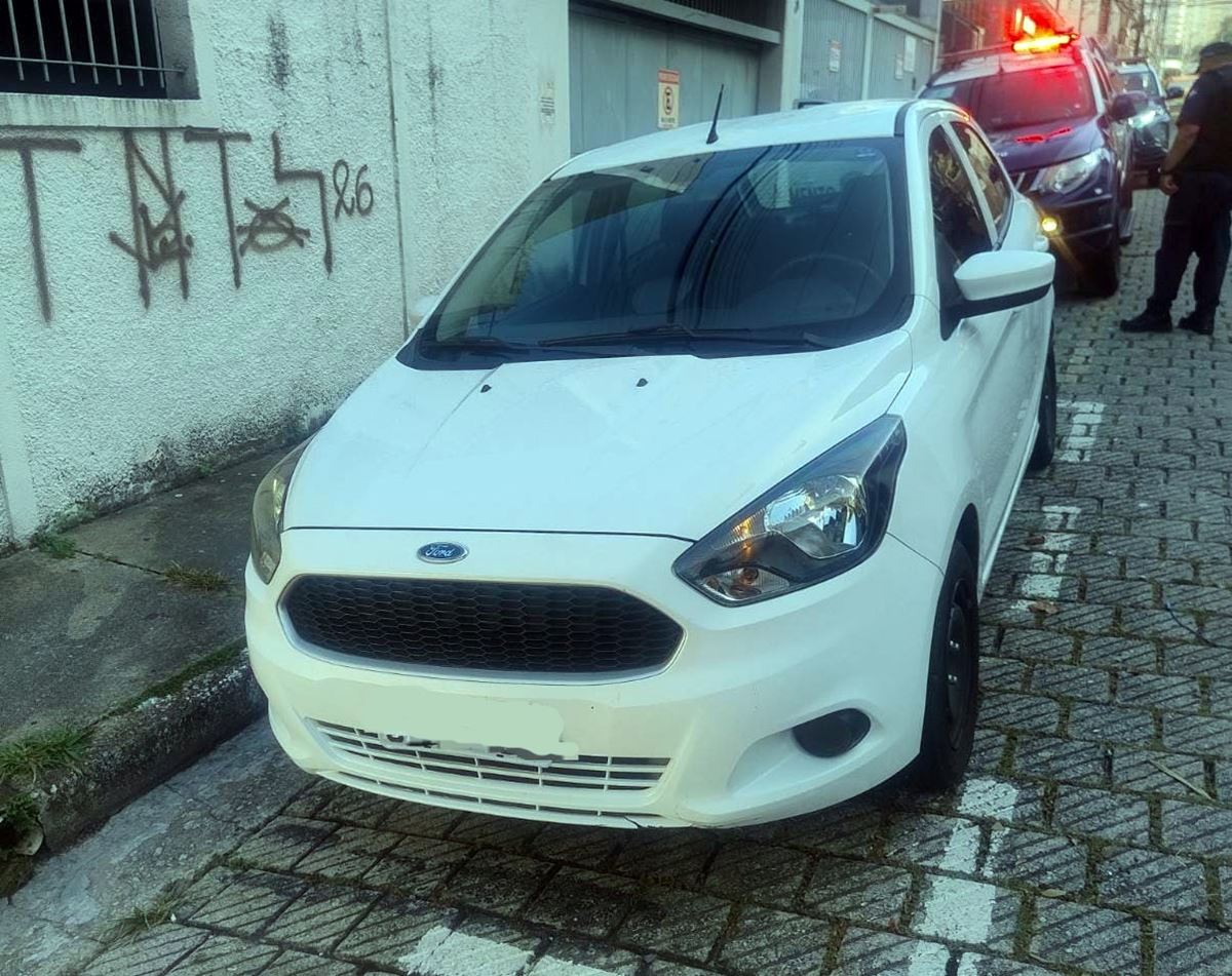 GCM de Guarulhos recupera carro furtado e moto roubada em ações rápidas