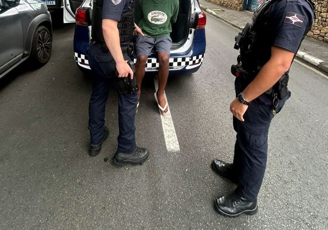 GCM de Guarulhos prende criminoso por furto a pedestre na Vila Rosália