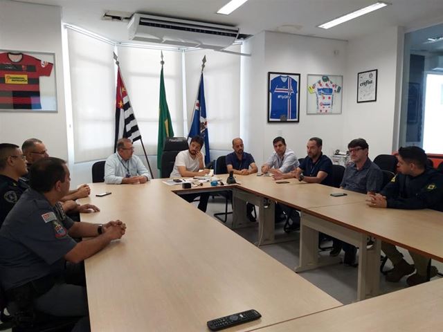 Blitz da Virada reúne forças de segurança para inibir ações de motoqueiros neste final de ano em Guarulhos
