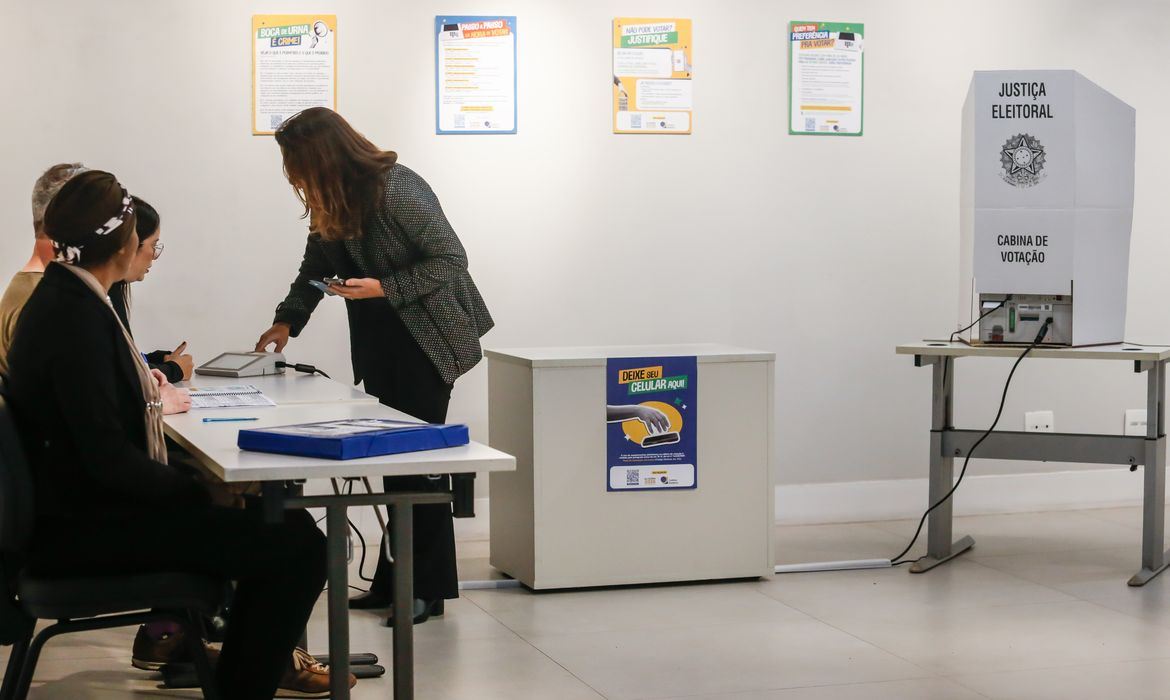 Votação começa com poucas filas na zona sul de São Paulo