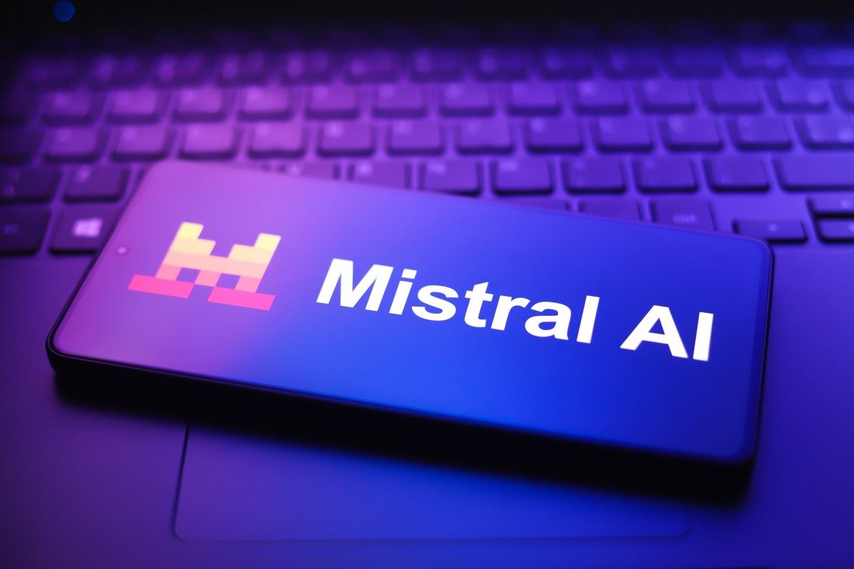O novo modelo de 1T da Mistral visa superar rivais fechados e abertos