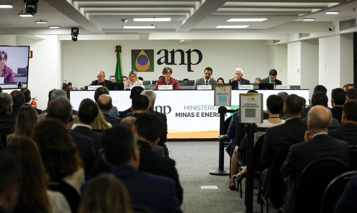 Leilão da ANP arrecada R$ 3 bilhões com a venda de 49 blocos